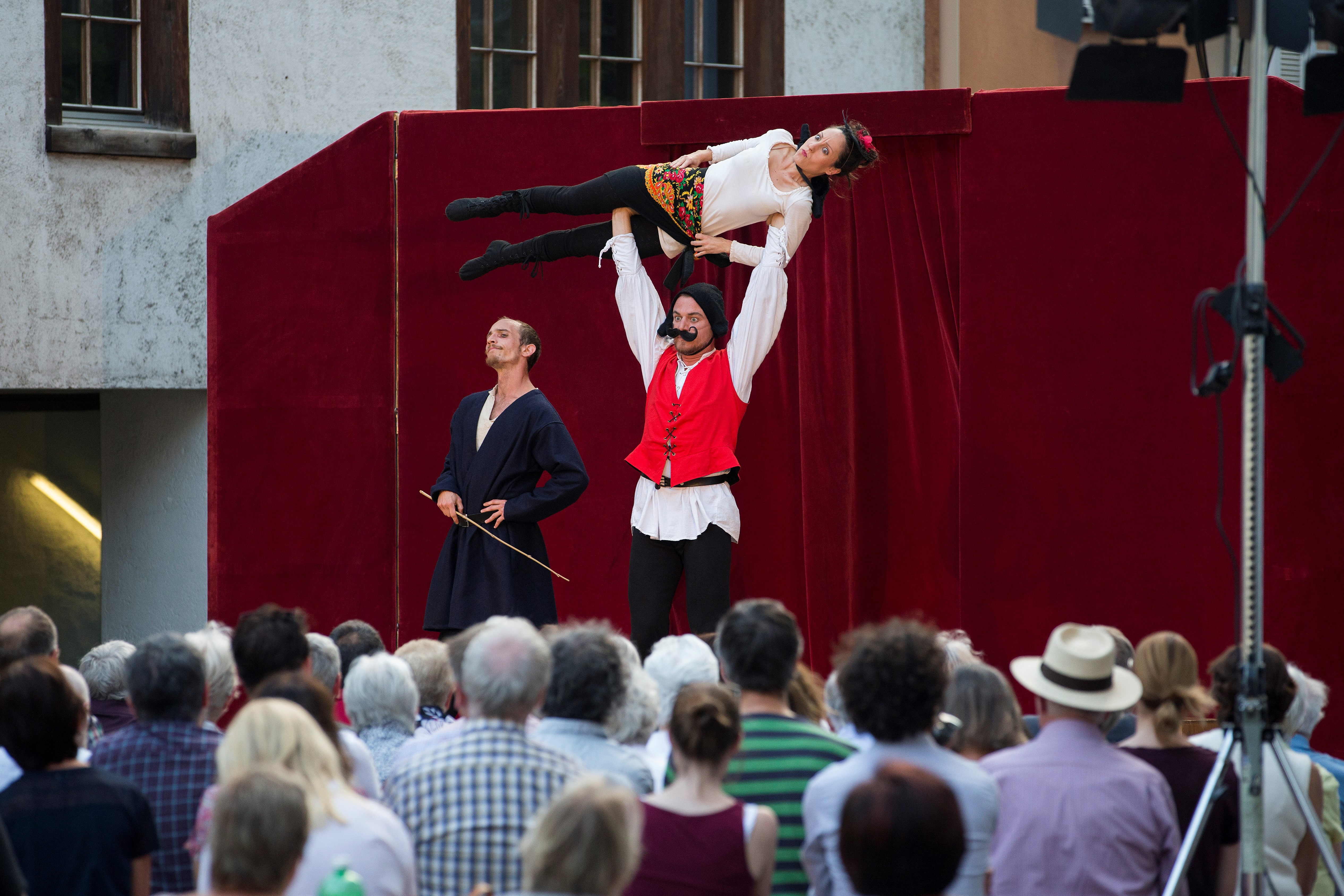 Origen commedia 2026